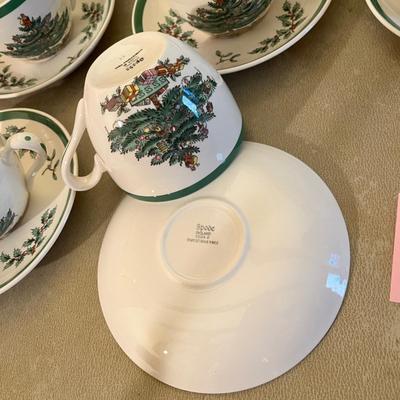 Spode Christmas Tree pattern 12 Cups & Saucers