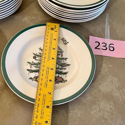 Spode Christmas Tree pattern Plates