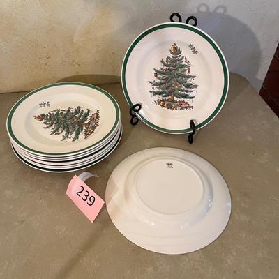 Spode Christmas Tree pattern Dinner Plates