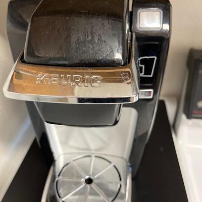 K21- Keurig coffee maker & storage tray