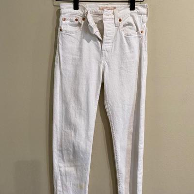 Levi’s. Wedgie straight - size 23