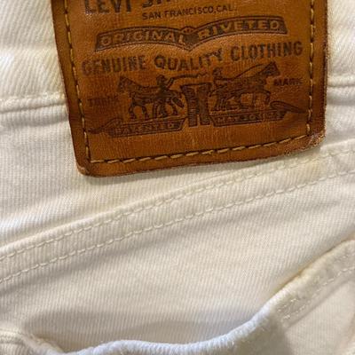 Levi’s. Wedgie straight - size 23