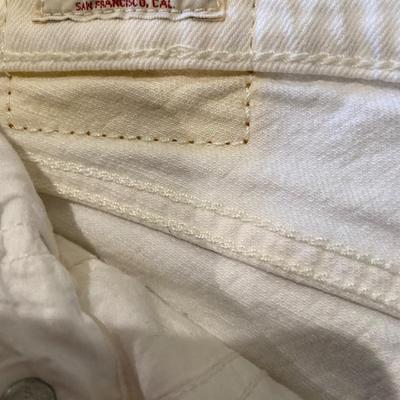 Levi’s. Wedgie straight - size 23