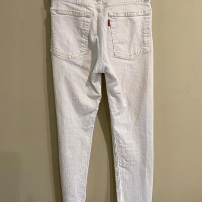 Levi’s. Wedgie straight - size 23