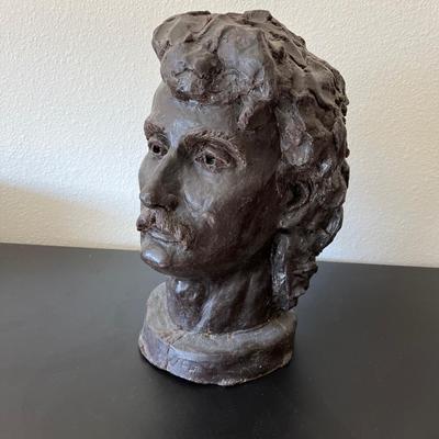 L25- Mark Twain bust