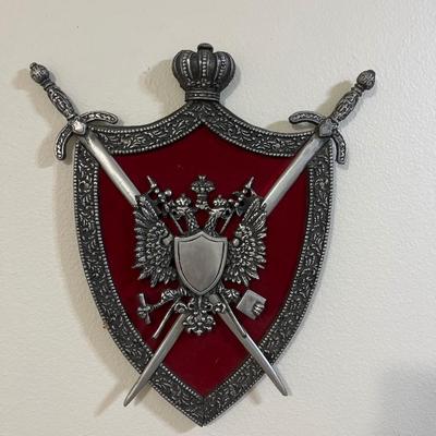 L26- Medeival Coat of Arms plaque