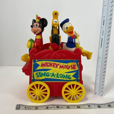 -148- TOYS | Vintage 1970â€™s Mickey Mouse Sing-A-Long Radio