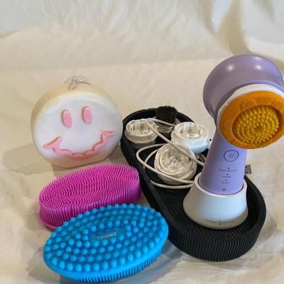 Happy face lot - Clarisonic set, tdhdike brushes and happy face candle
