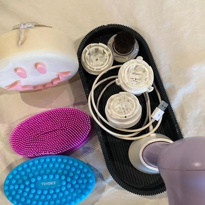 Happy face lot - Clarisonic set, tdhdike brushes and happy face candle