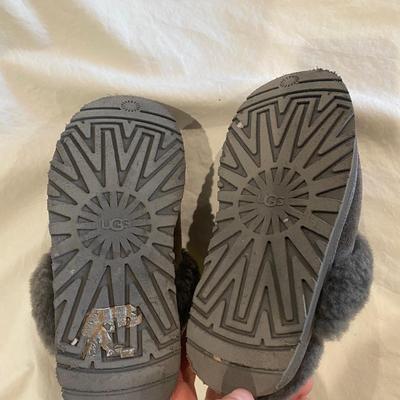 Ugg - grey sz 8