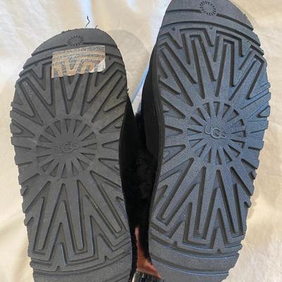 Ugg- black sz 8