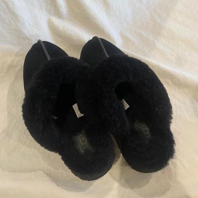 Ugg- black sz 8