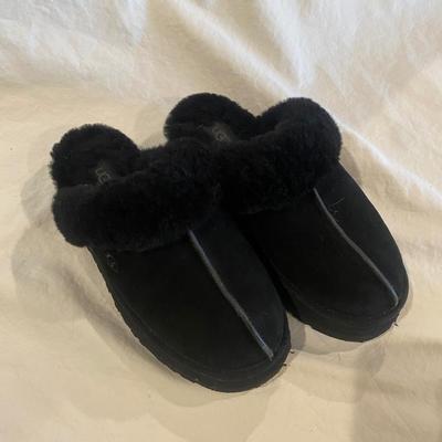 Ugg- black sz 8