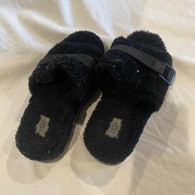 Ugh - black sandal - sz unknown (8?)