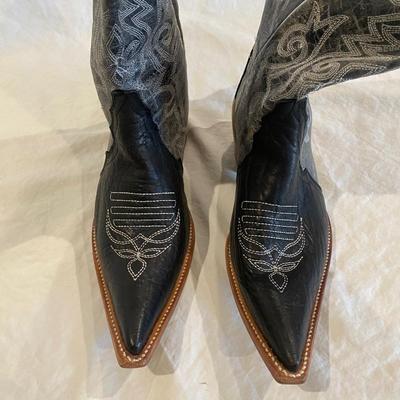 Aventurero boots size 7