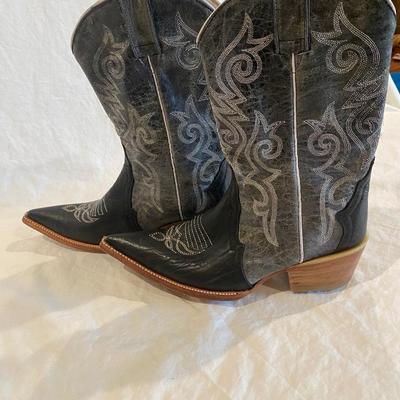 Aventurero boots size 7
