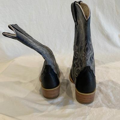 Aventurero boots size 7