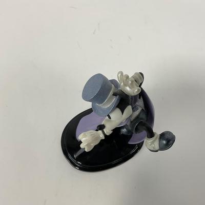 -161- ENESCO | â€œYouâ€™re The Topsâ€ Figure