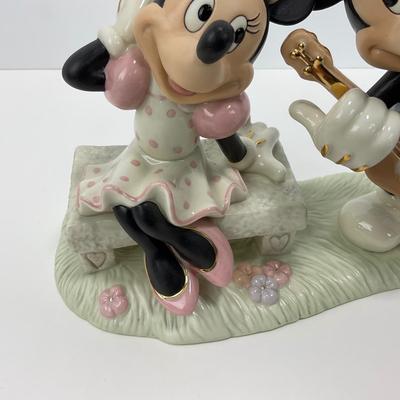 -168- LENOX | Vintage Disney â€œMickeys Sweetheart Serenadeâ€ Figure