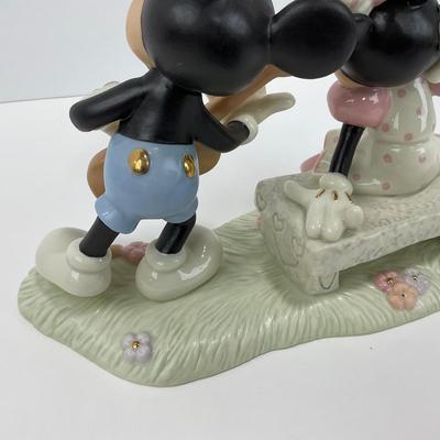 -168- LENOX | Vintage Disney â€œMickeys Sweetheart Serenadeâ€ Figure