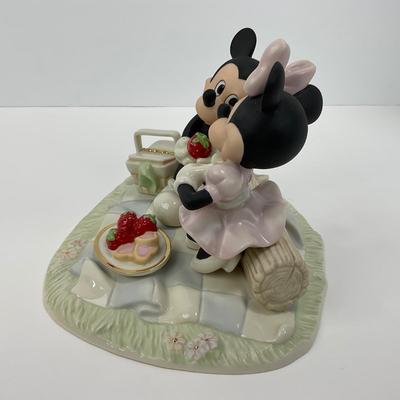 -169- LENOX | Disney â€œRecipe For Romanceâ€ Figure