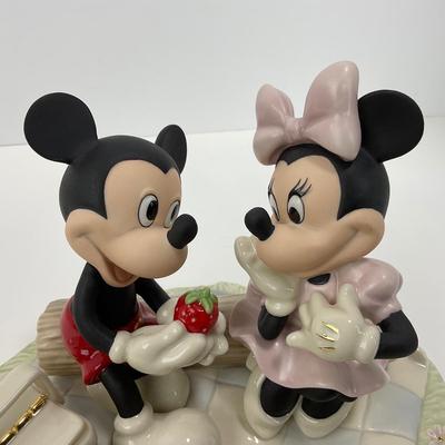-169- LENOX | Disney â€œRecipe For Romanceâ€ Figure