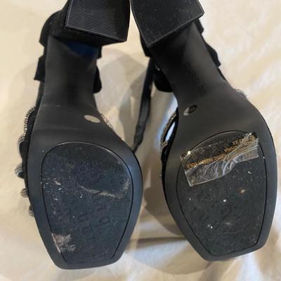 Gianni Bini sparkle strap - size 7