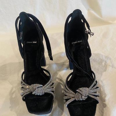 Gianni Bini sparkle strap - size 7