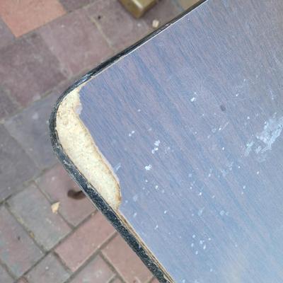 Folding table