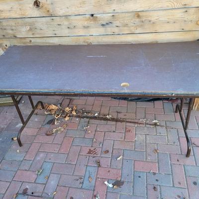 Folding table