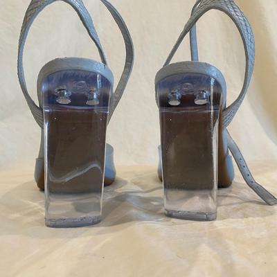Gianni Bini blue/clear - size 8