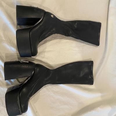 Naked Wolf Boots - sz 7