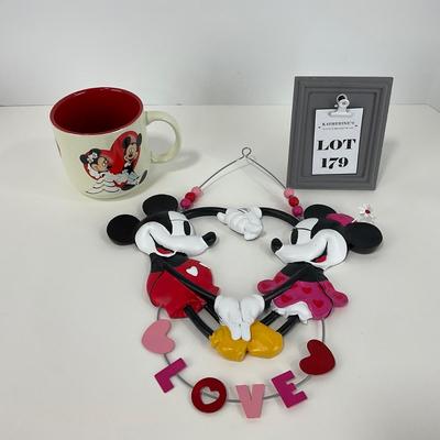 -179- COLLECTIBLE | Mickey & Minnie Mouse Mug & Wall Hanger
