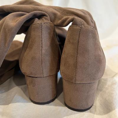 Steve Madden beige suede boots - size unmarked - appears to be 6