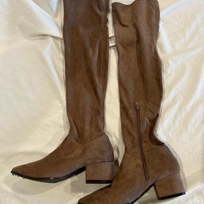 Steve Madden beige suede boots - size unmarked - appears to be 6