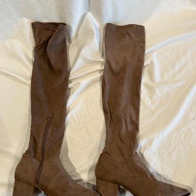 Steve Madden beige suede boots - size unmarked - appears to be 6