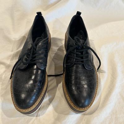 Gianni Bini platform stripe - size 7
