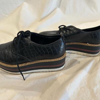 Gianni Bini platform stripe - size 7