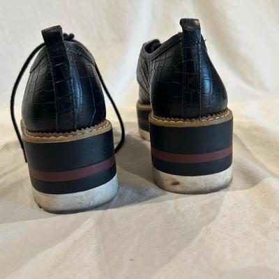 Gianni Bini platform stripe - size 7