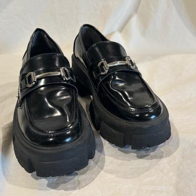 Steve Madden - black silver buckle - size 7
