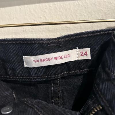 Levi’s 94 baggy wide leg jeans - size 24