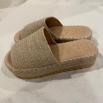 Beach Del Mar by Matisse - like new - size 6