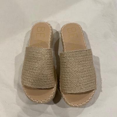 Beach Del Mar by Matisse - like new - size 6