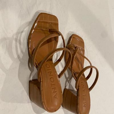 Antonio Melani brown strappy shoes - size 7.5