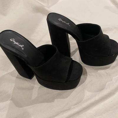 Qupid - size 6 like new