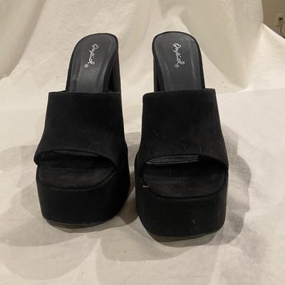 Qupid - size 6 like new