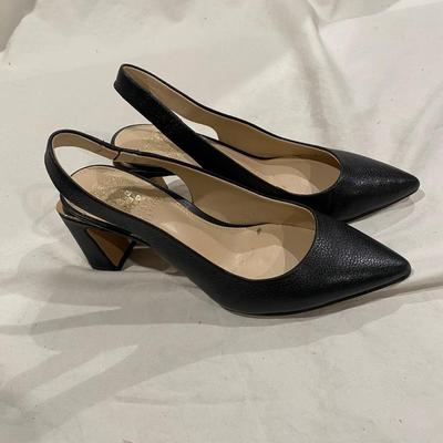 Vince Camuto - sz 5.5 - gold accent