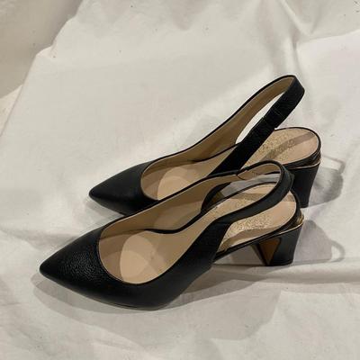 Vince Camuto - sz 5.5 - gold accent
