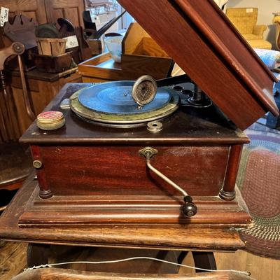 1499 Antique Victrola Graphophone