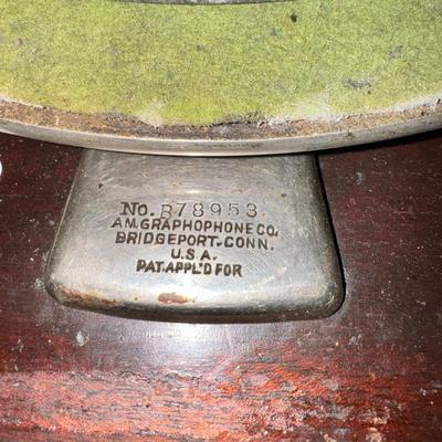 1499 Antique Victrola Graphophone